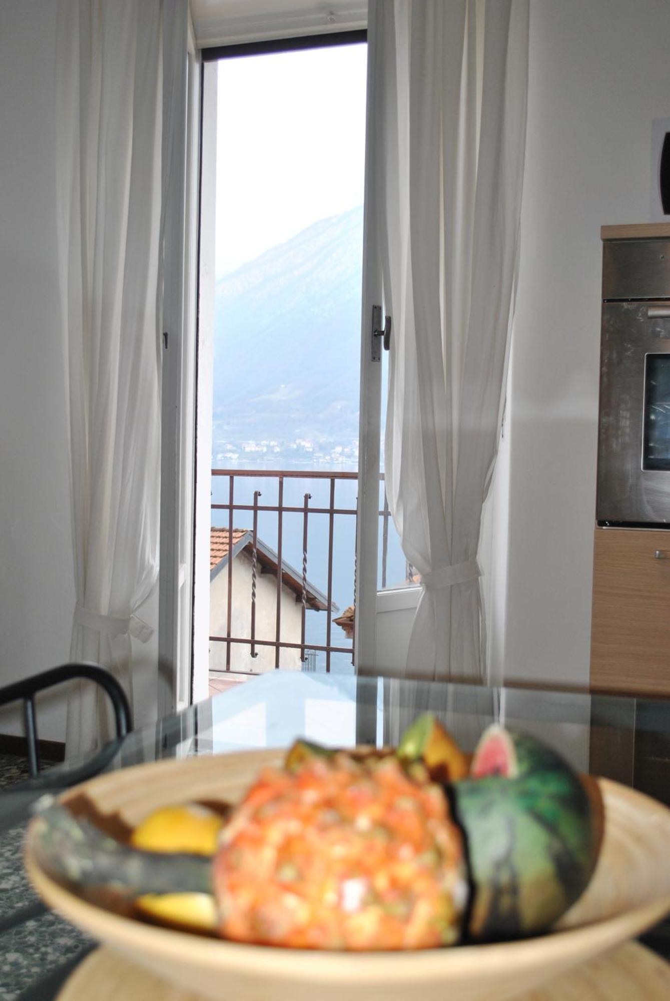 The Romantic Village House - Apartments With Lake View Colonno Bagian luar foto