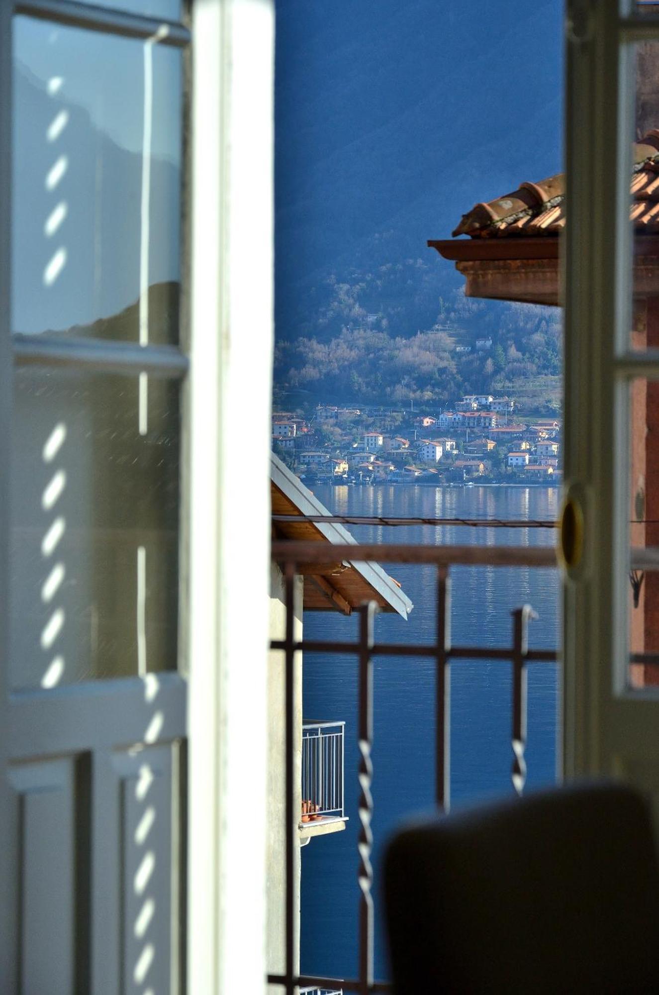 The Romantic Village House - Apartments With Lake View Colonno Bagian luar foto