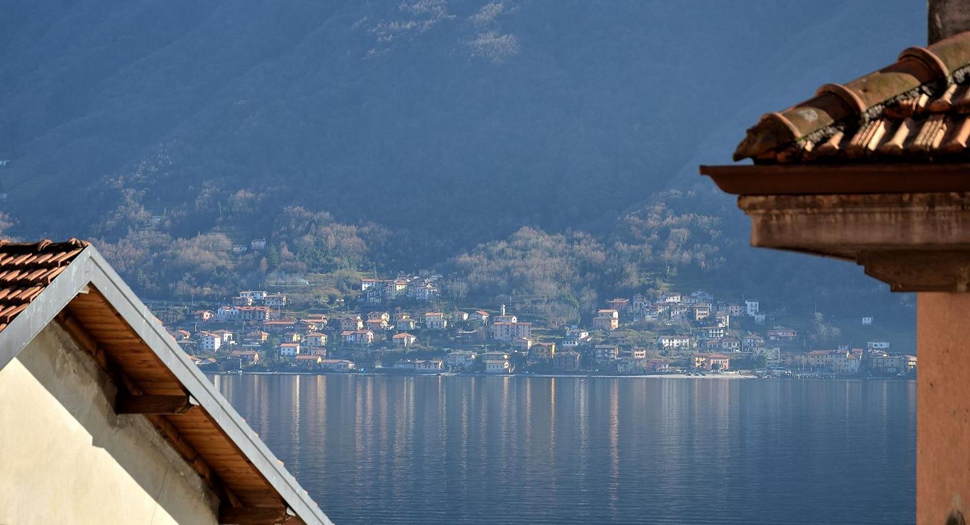 The Romantic Village House - Apartments With Lake View Colonno Bagian luar foto